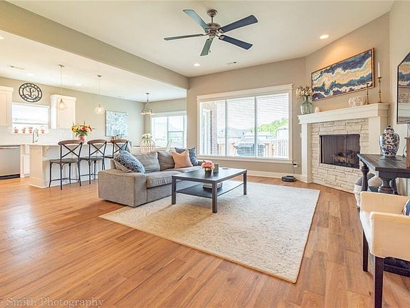 4th image of 2992 E Royal Dr