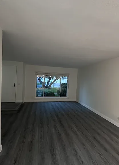 770 Hampshire Ln — Photo 1