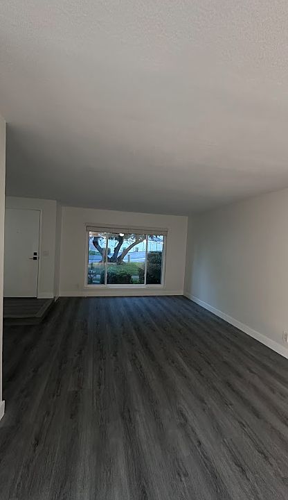 1st image of 770 Hampshire Ln
