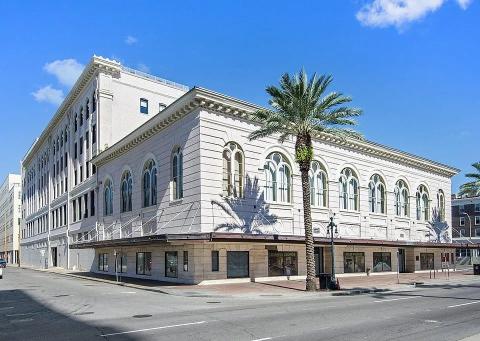 1201 Canal St #368
