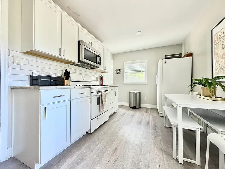 37 W Robert Ave — Photo 5