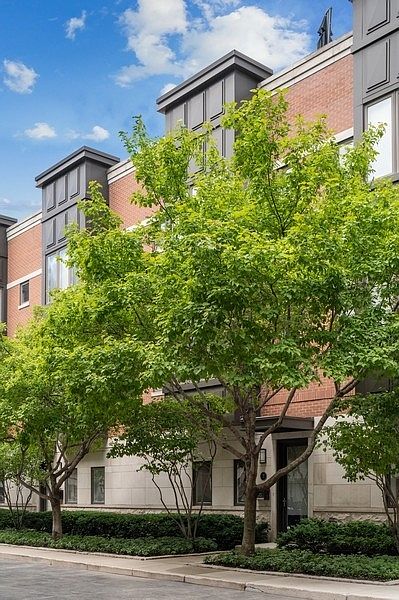1st image of 460 W Superior St APT 8