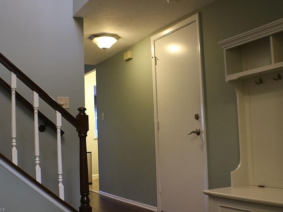 5th image of 1693 Walnut Ln #17