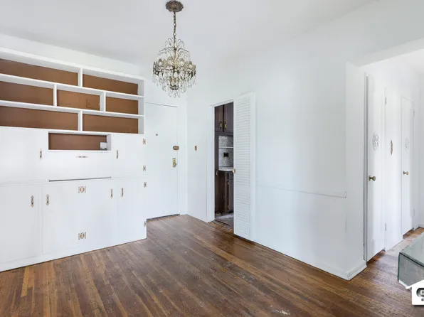 2531 East 7th Street image 1 of 9