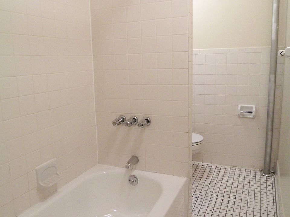 2nd image of 200 Bradhurst Ave APT 3