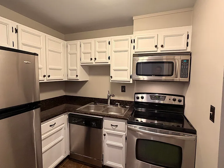 401 State St #M403 — Photo 17