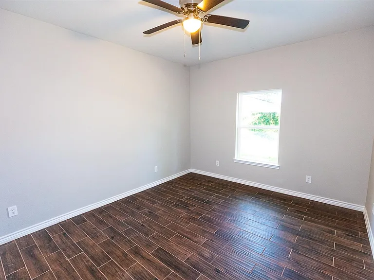 507 E Foley St — Photo 19