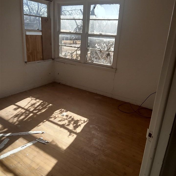 2nd image of 2419-2421 NW Cheyenne Dr
