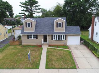 42 Salem Rd, Hicksville, NY 11801