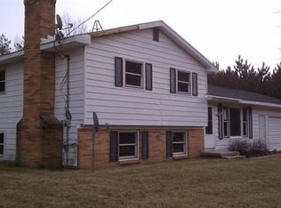 8460 Cottonwood Ave, Howard City, MI 49329