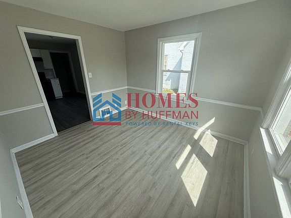 2nd image of 1015 S Alvord Blvd