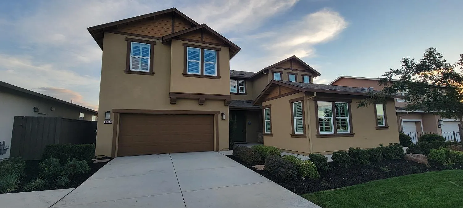 1002 Lyonia Cir photo 1