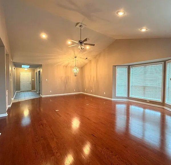 31 Enclave — Photo 5