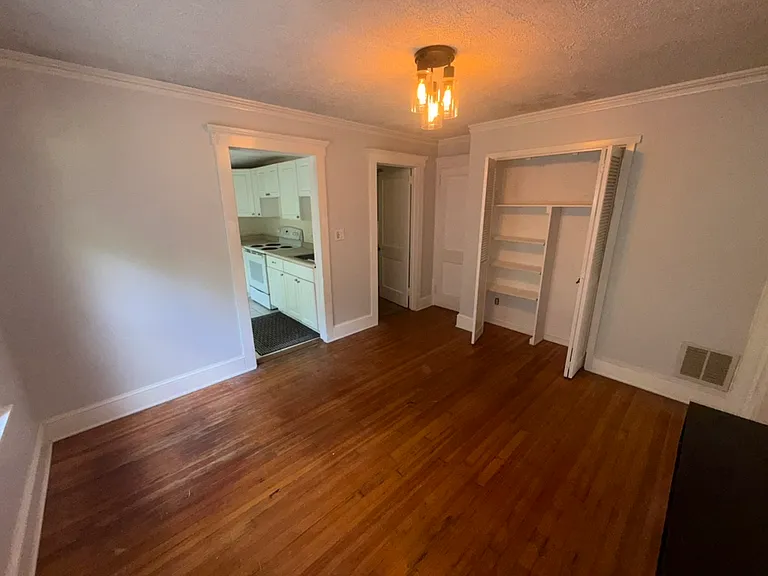 109 Carey Ave — Photo 6