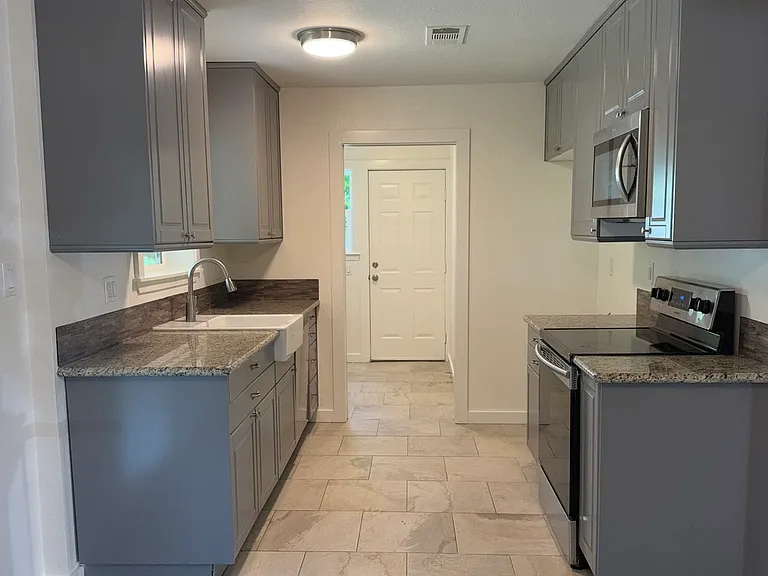 681 S Orchard Ave — Photo 3