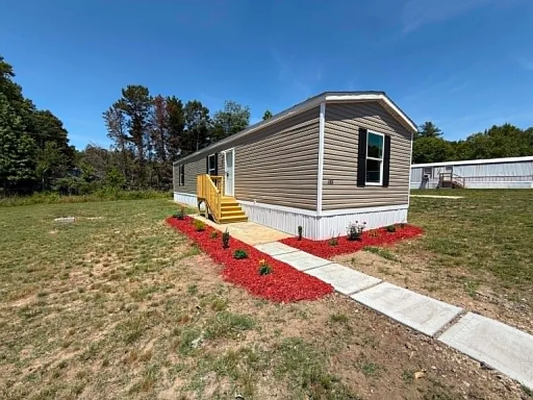 150 Dawn Dr — Photo 1