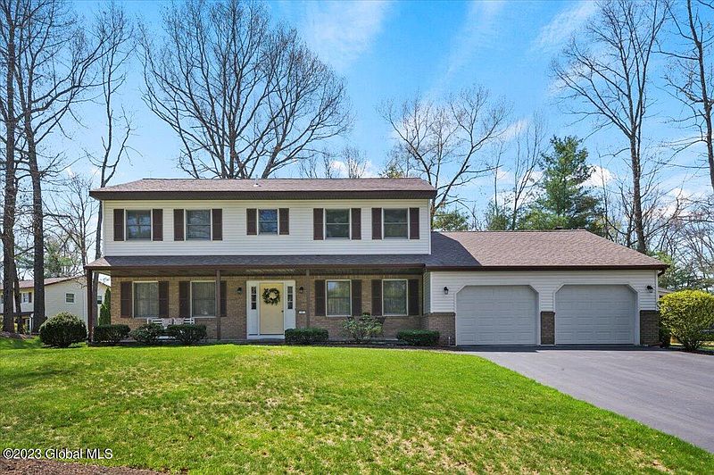 2nd image of 2 Lakewood Meadows Court