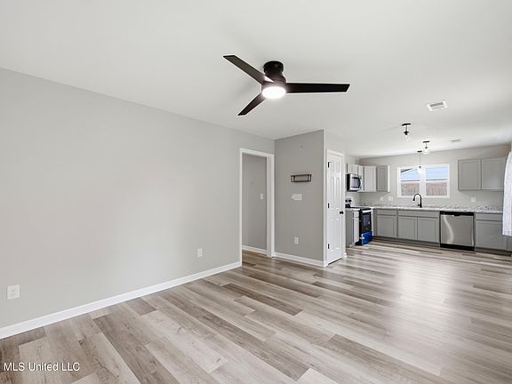 5th image of 3035 Normandy Dr