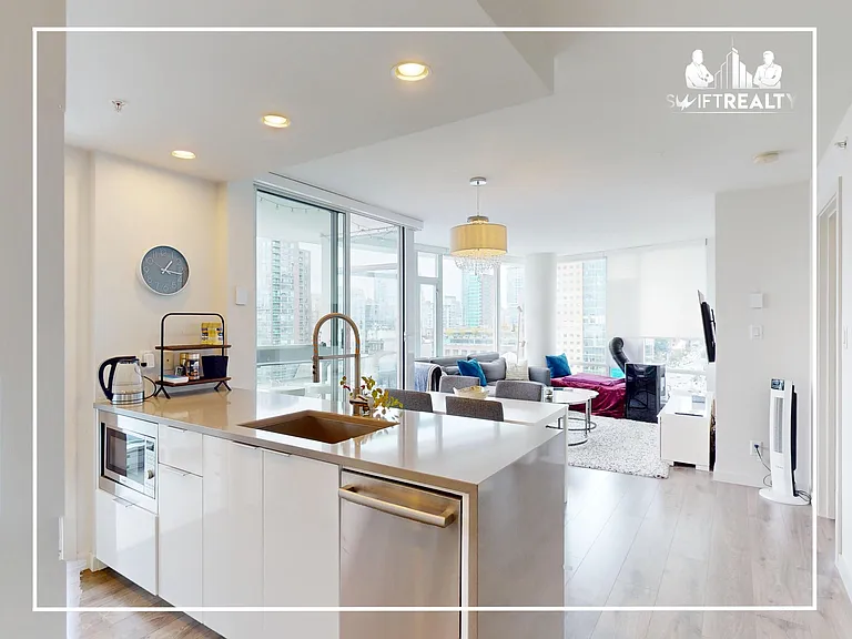 161 W Georgia St #2208 — Photo 4