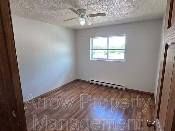 4th image of 906 E E St #D