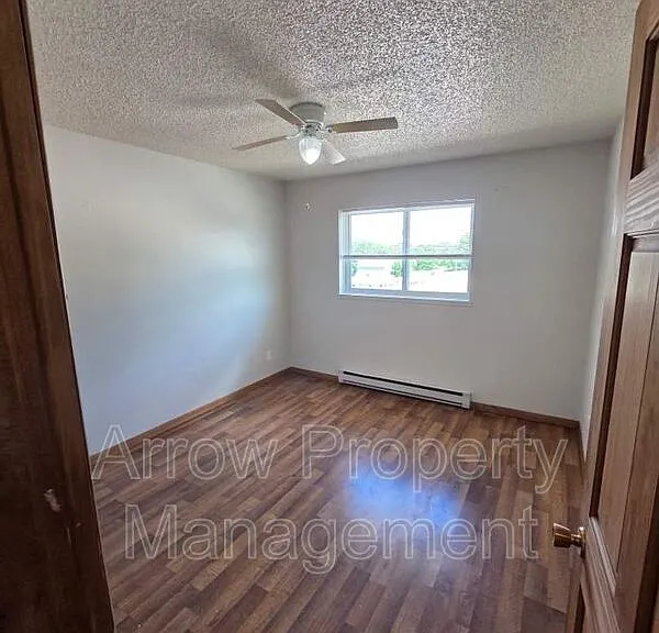906 E E St #D — Photo 4