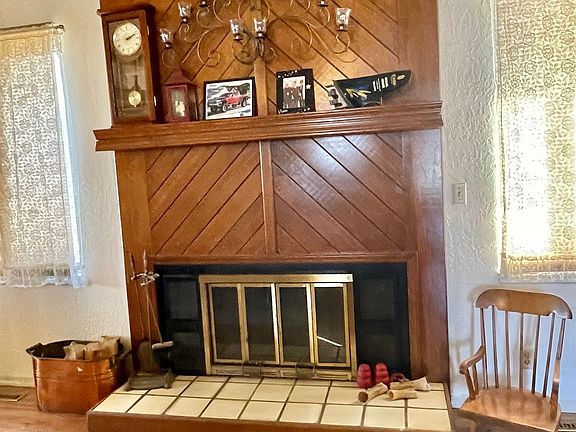 4th image of 16 Lake Park Dr