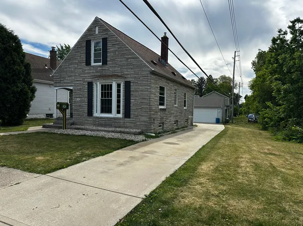 1901 S 93rd St, West Allis, WI 53227