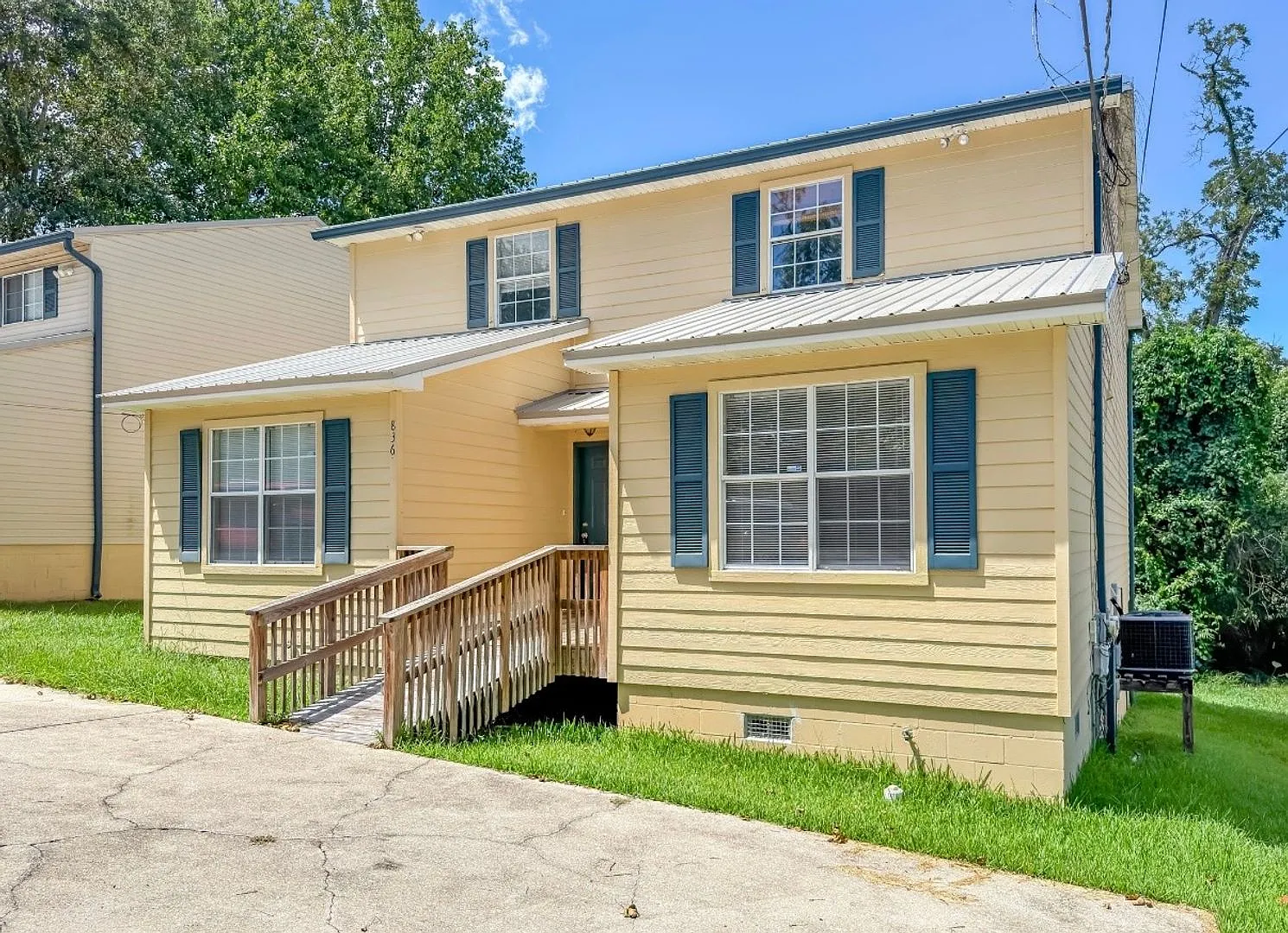 Walkable 3/3 W/ Washer/Dryer, Stainless Steel Appliances, & Lawn Maint Included! $1575/Month Avai... — Photo 2