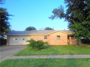 711 Mills Ave, Dumas, TX 79029