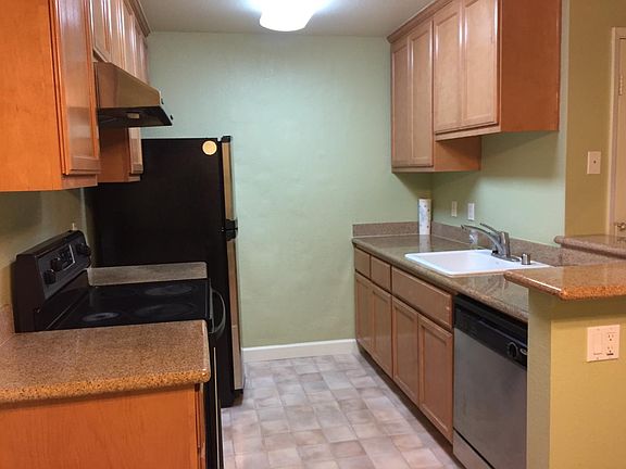 4th image of 2721 Somerset Park Cir