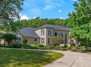 97 Livery Ct, Oak Brook, IL 60523