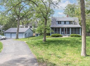 288 Pottawatomi Dr, Fontana, WI 53125