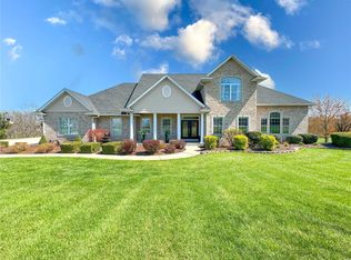 18 Eagle Lake Dr, Columbia, IL 62236