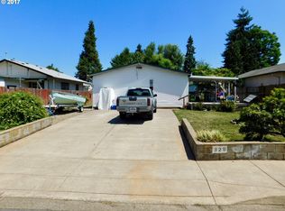 329 S 37th Pl, Springfield, OR 97478