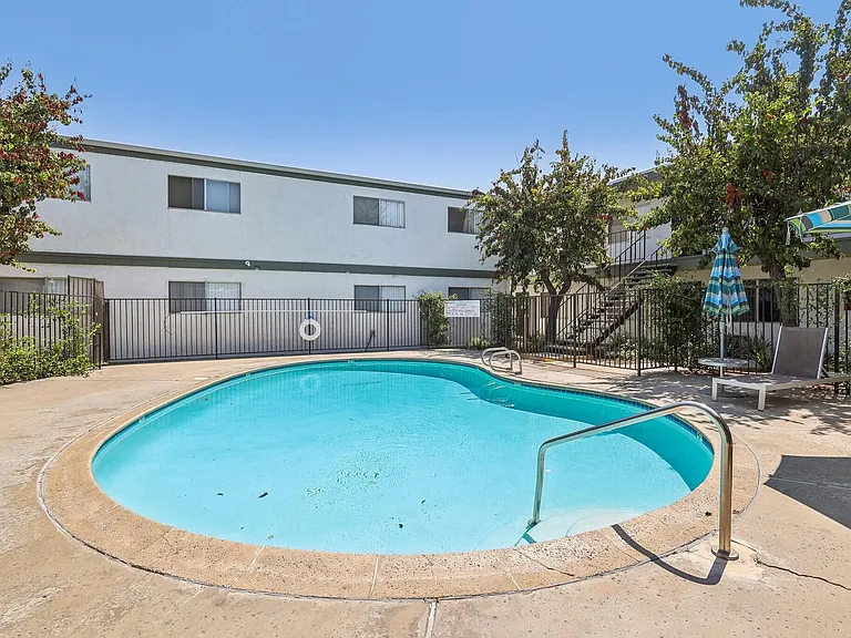 Valle at 9209 Kenwood — Photo 13