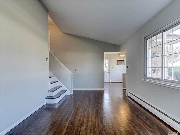 5th image of 220 Rose St