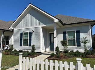 517 Dunbar Ct, Bay Saint Louis, MS 39520
