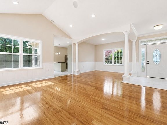 5th image of 32 Gabriella Cir
