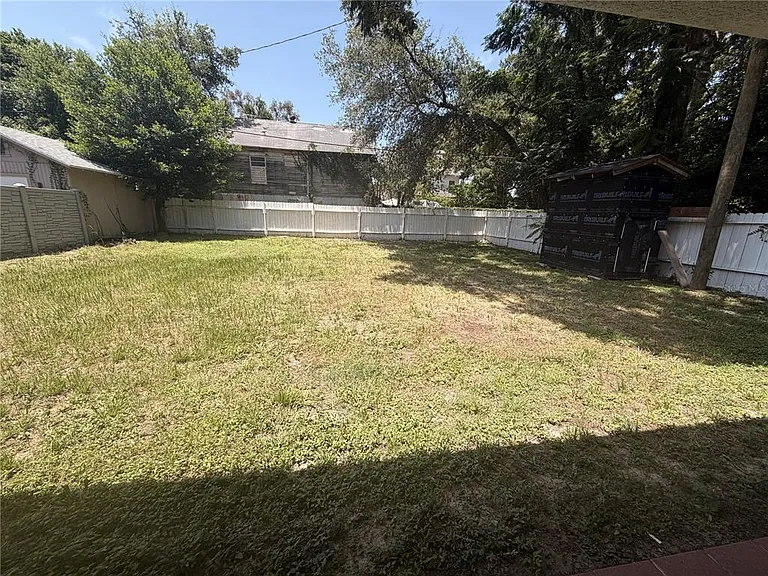 319 Avenue A NE — Photo 3