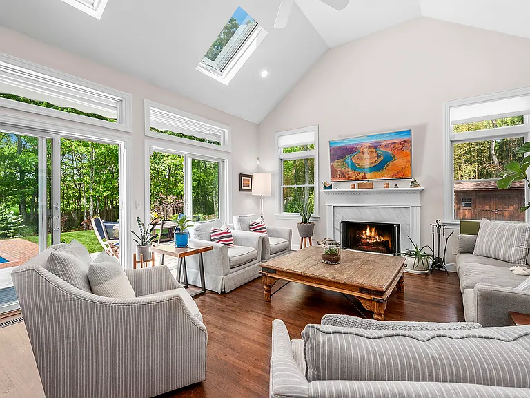 21 Cove Neck Ln — Photo 5
