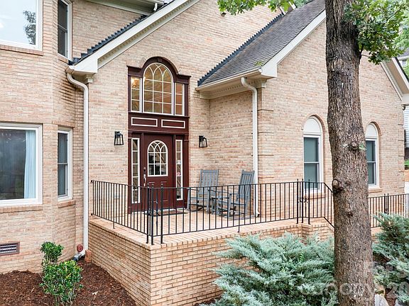 3rd image of 7048 Mariners Ct