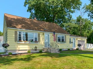 34 Woodland St, Methuen, MA 01844