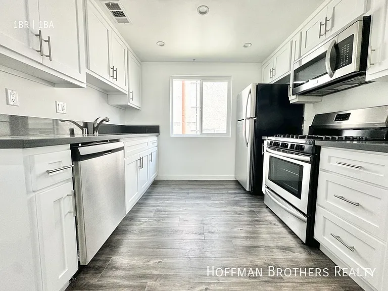 601 N Normandie Ave #5 — Photo 2