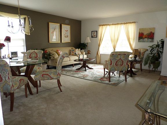 formal dining / living room