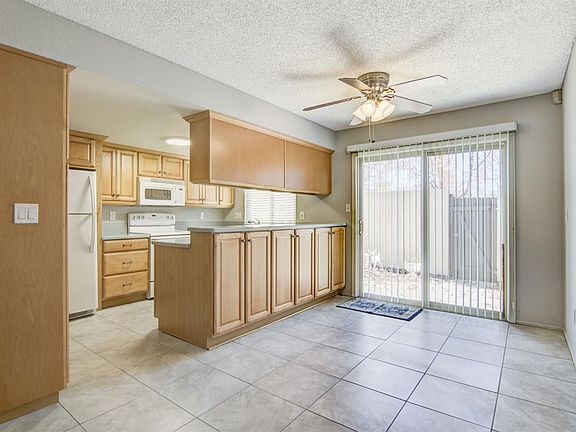 Kitchen/Dining Area