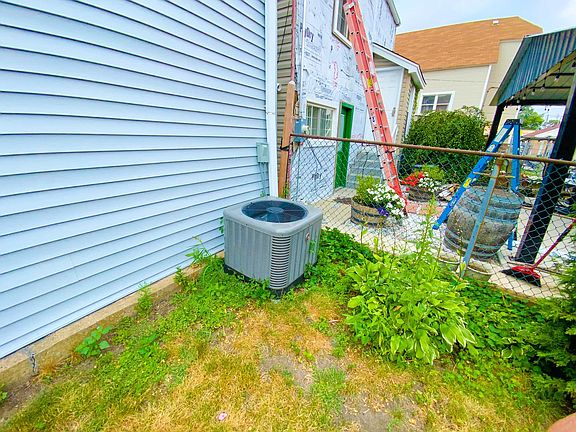 3rd image of 10317 S Avenue G