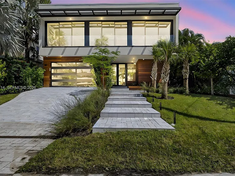 620 Solar Isle Dr — Photo 3