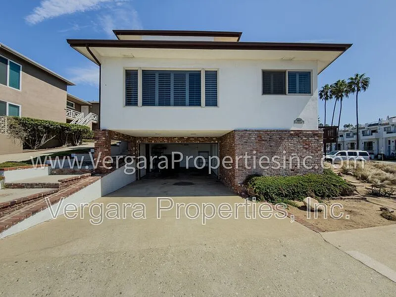 3 bed, 2.0 bath, 1300 sqft, $6,185 — Photo 1