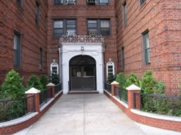 2901 Ave I image 1 of 6