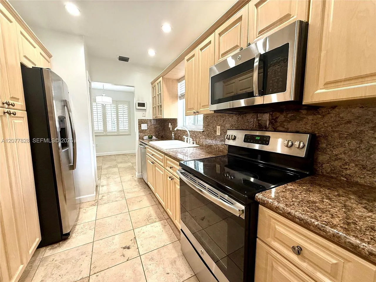 3 bed, 2.0 bath, 1394 sqft, $3,900 — Photo 3